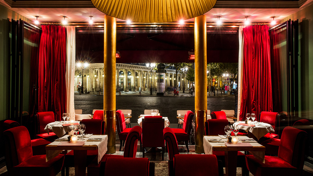 Brasserie paris 1 located opposite the comédie française with our saint honoré terrace. Typical decor with red velvet.